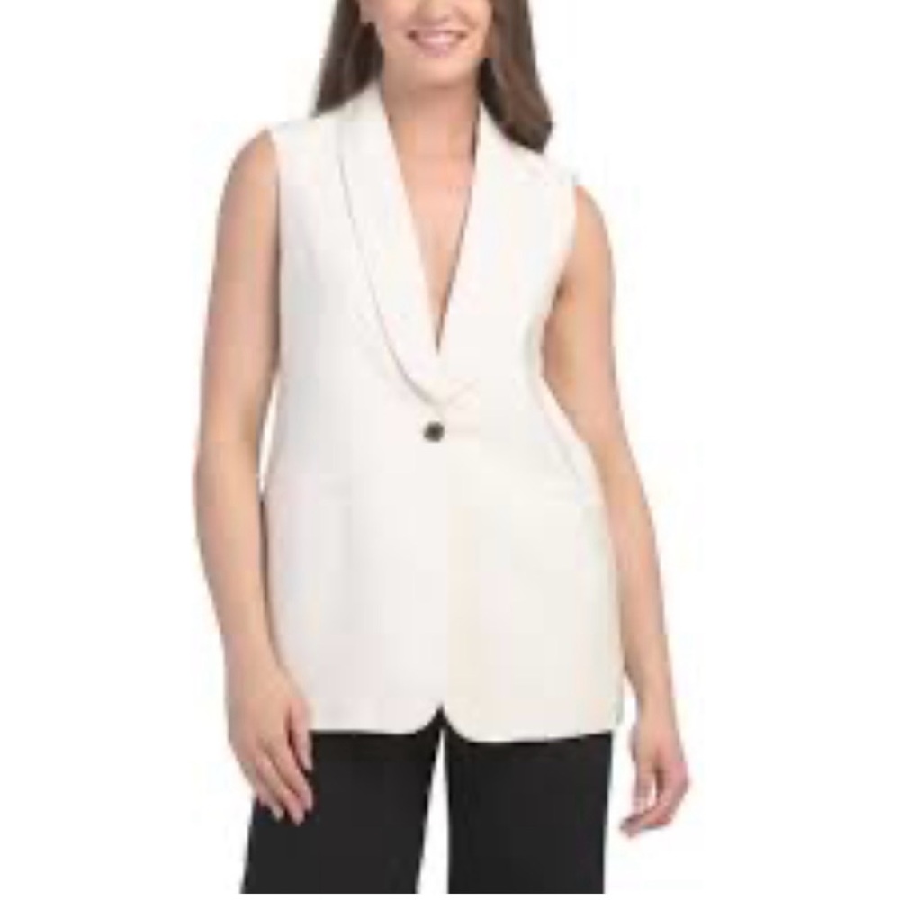 Anne Klein Cream One Button Sleeveless Vest. NWT. Size Medium